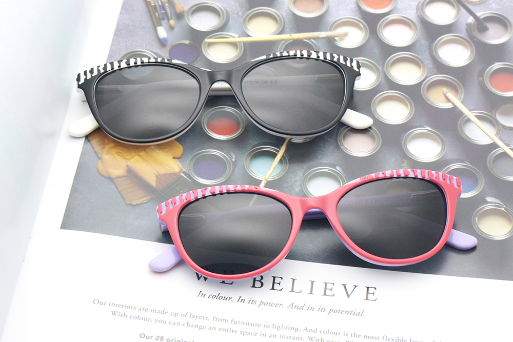 Style and Safety Combined: Discover our Double Color Acetate Kid's Sunglasses with Nice Carving Pattern!